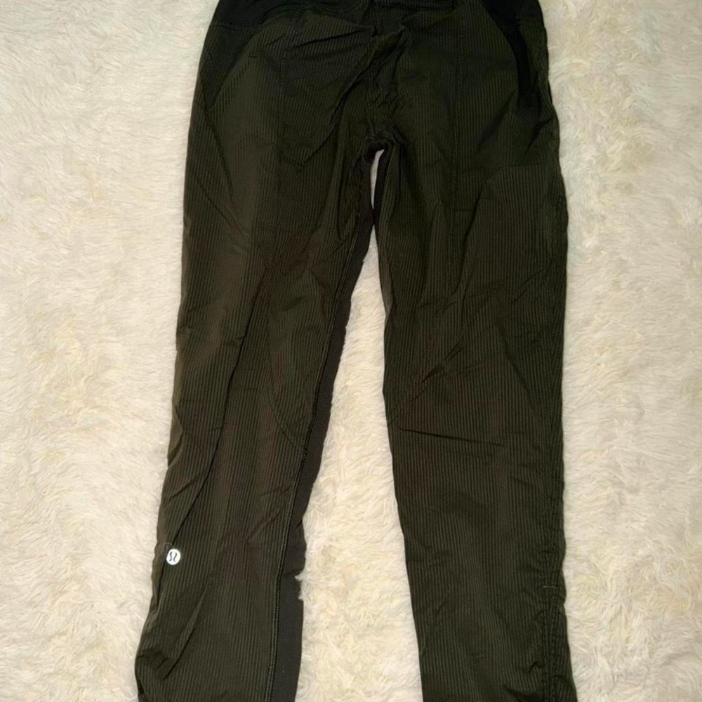 Lululemon Women's Size 2 Green Dance Studio Mid-Rise Jogger Pants - Picture 3 of 5